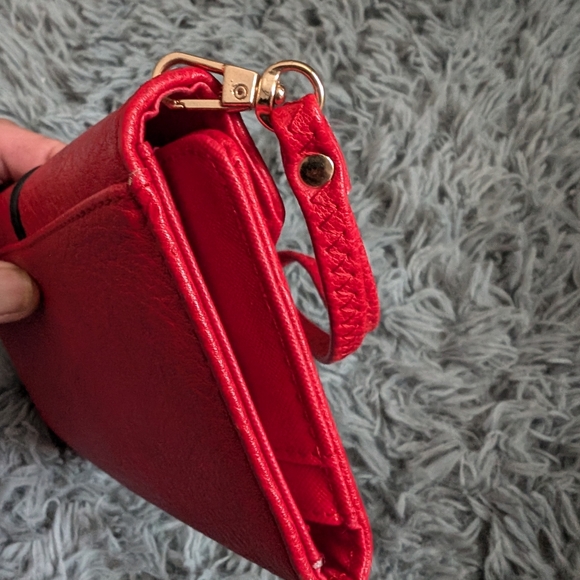 **5/$25** Red and gold wristlet / clutch - Picture 4 of 7